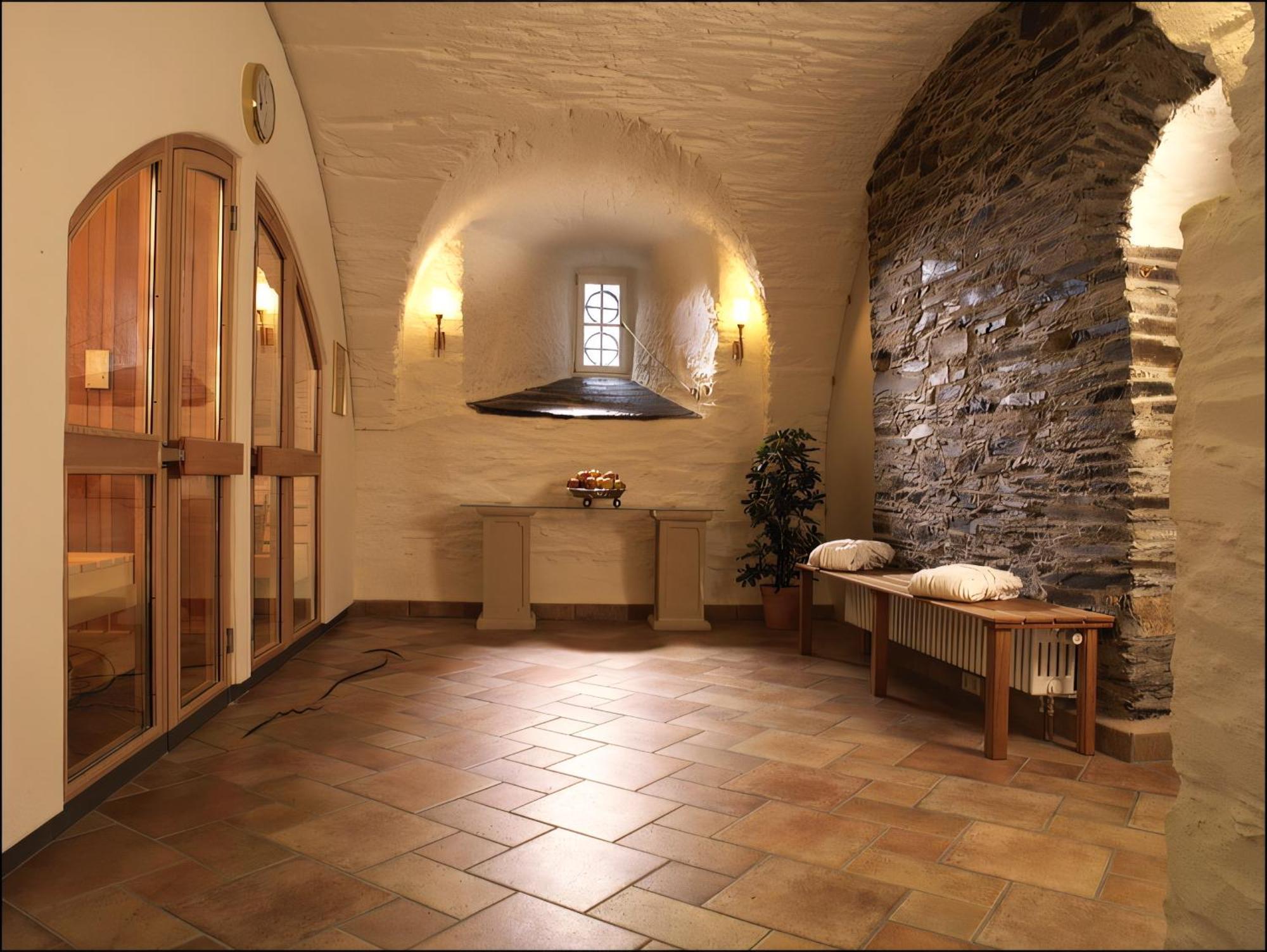 Hotel Und Restaurant Burg Schnellenberg Attendorn Exterior foto
