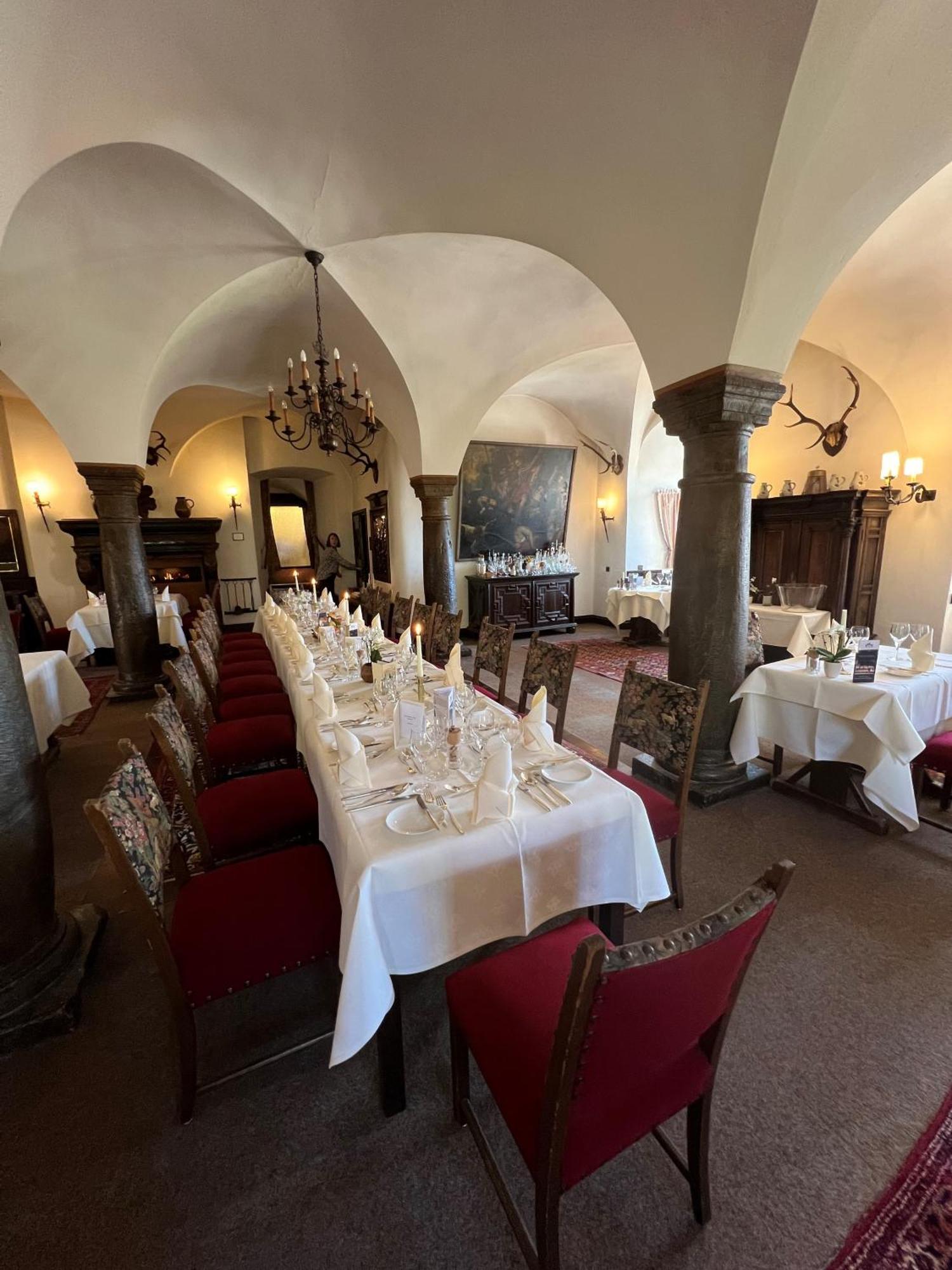 Hotel Und Restaurant Burg Schnellenberg Attendorn Exterior foto