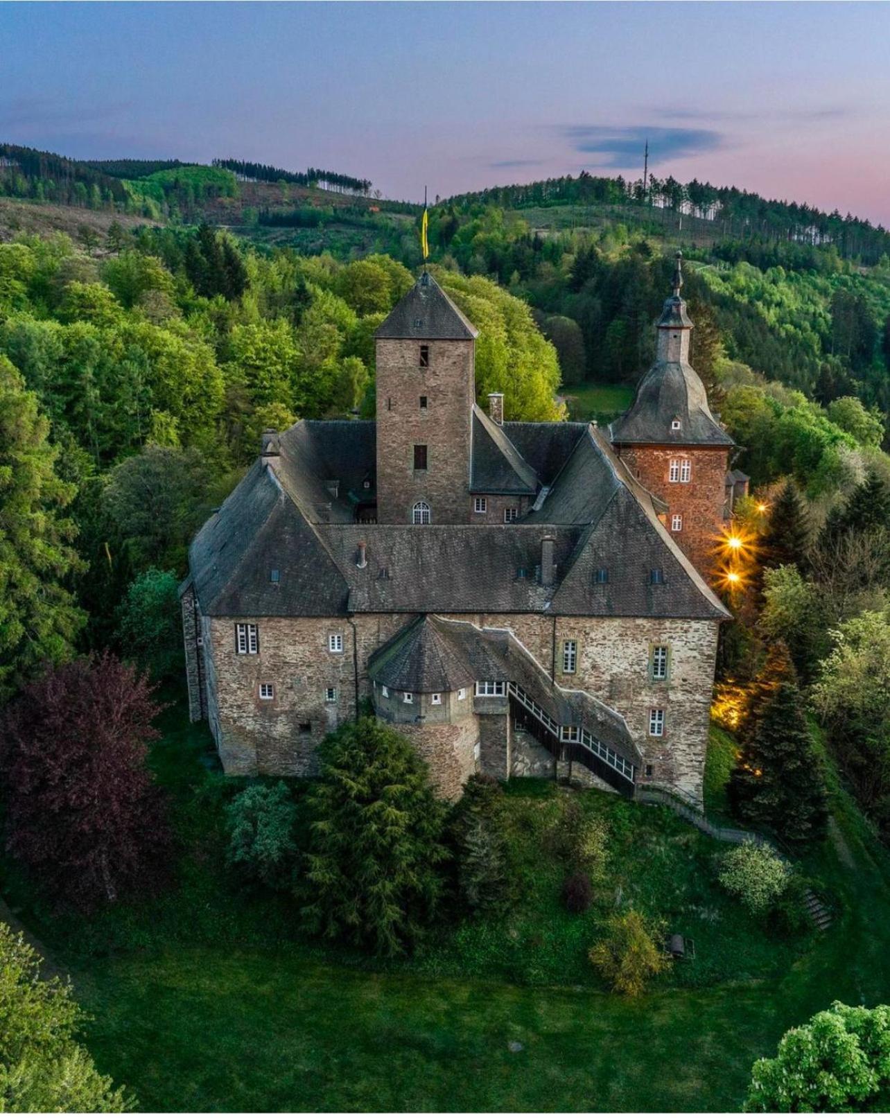 Hotel Und Restaurant Burg Schnellenberg Attendorn Exterior foto