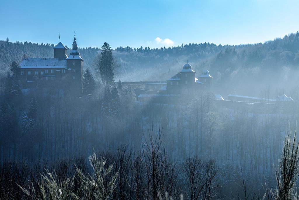 Hotel Und Restaurant Burg Schnellenberg Attendorn Exterior foto